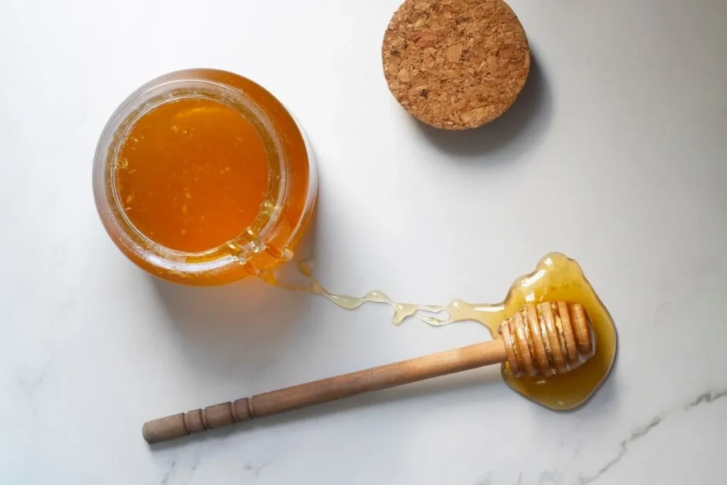 difference between beeswax and honey 